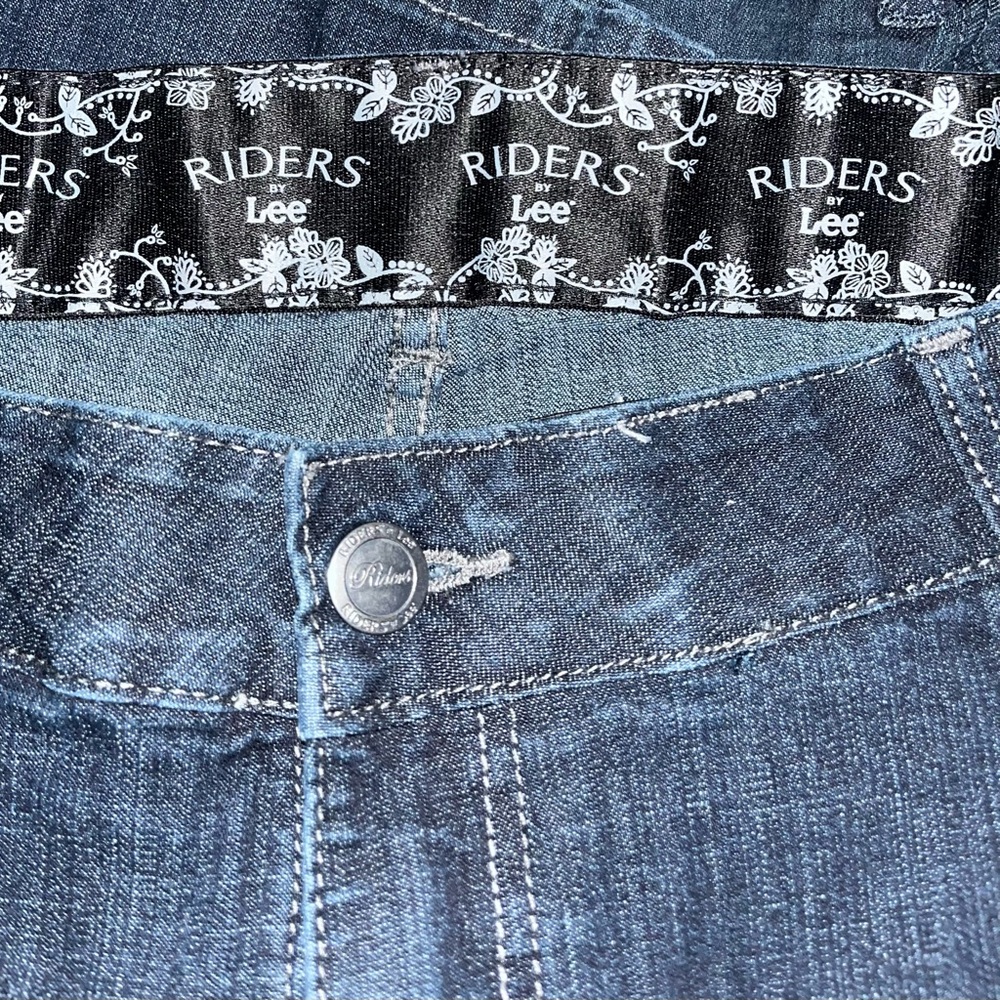 Riders by Lee jeans. Mid rise boot cut. 26.